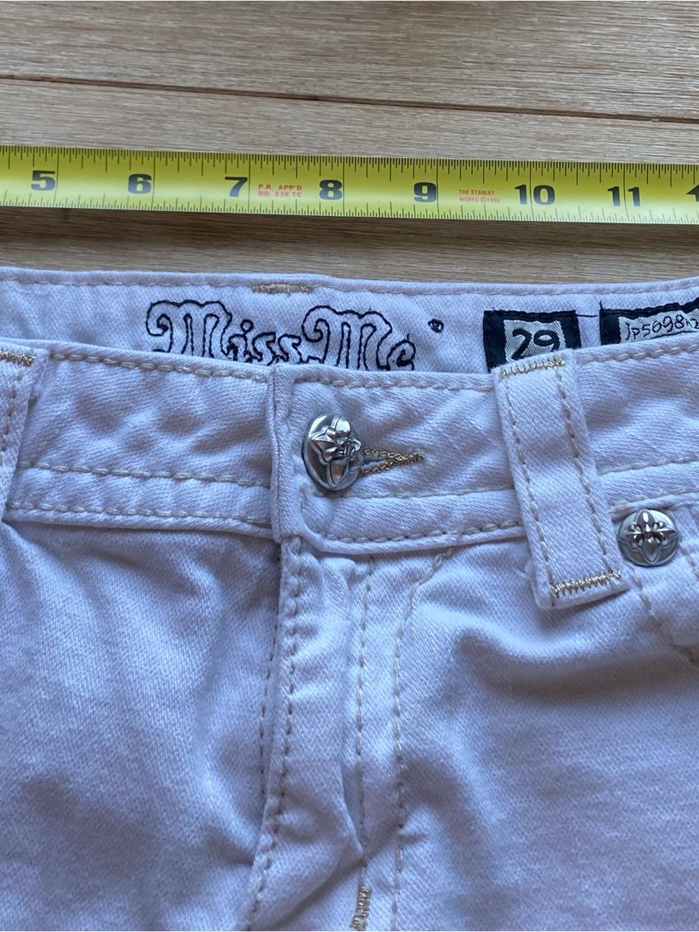 Miss Me White Denim Shorts Size 29 Embroidered Rhinestone Stretch Frayed Hem - Picture 9 of 11
